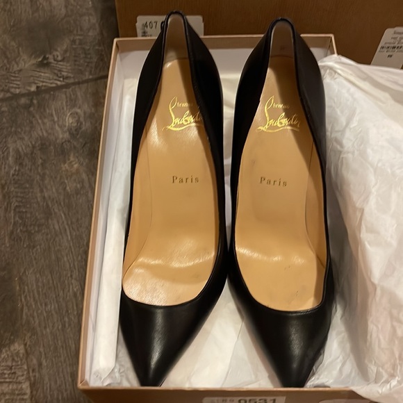 Louboutins worn once. Size 38.5 or 8.5B - Picture 3 of 4